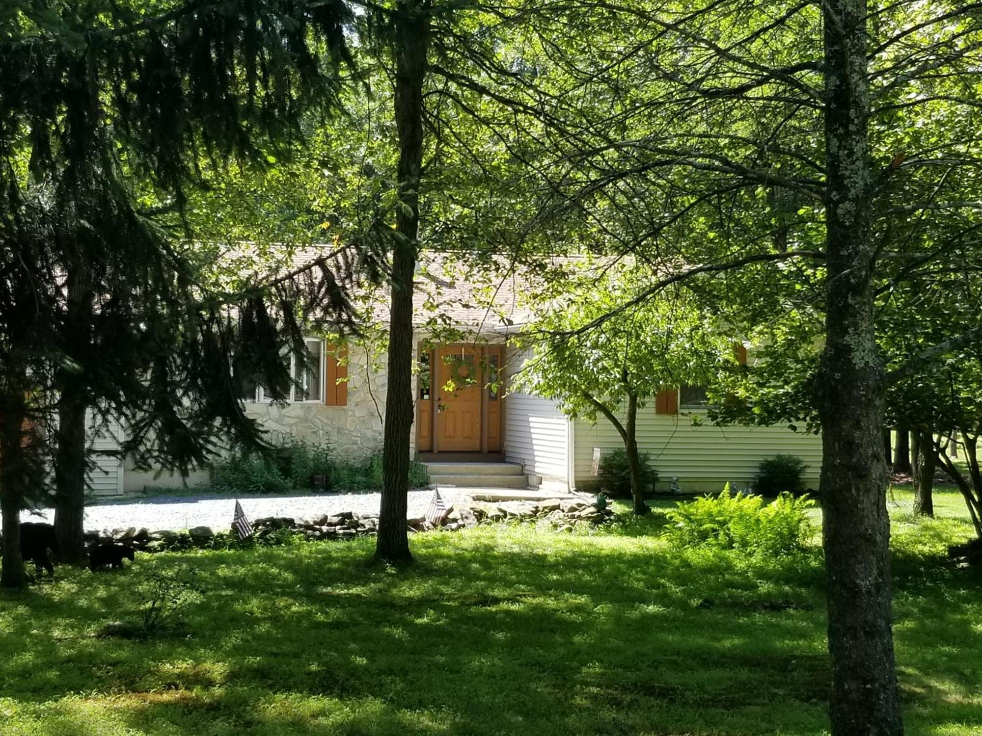 Serenity And Fun All In One In This Cozy Pocono Cabin Jim Thorpe Eksteriør billede