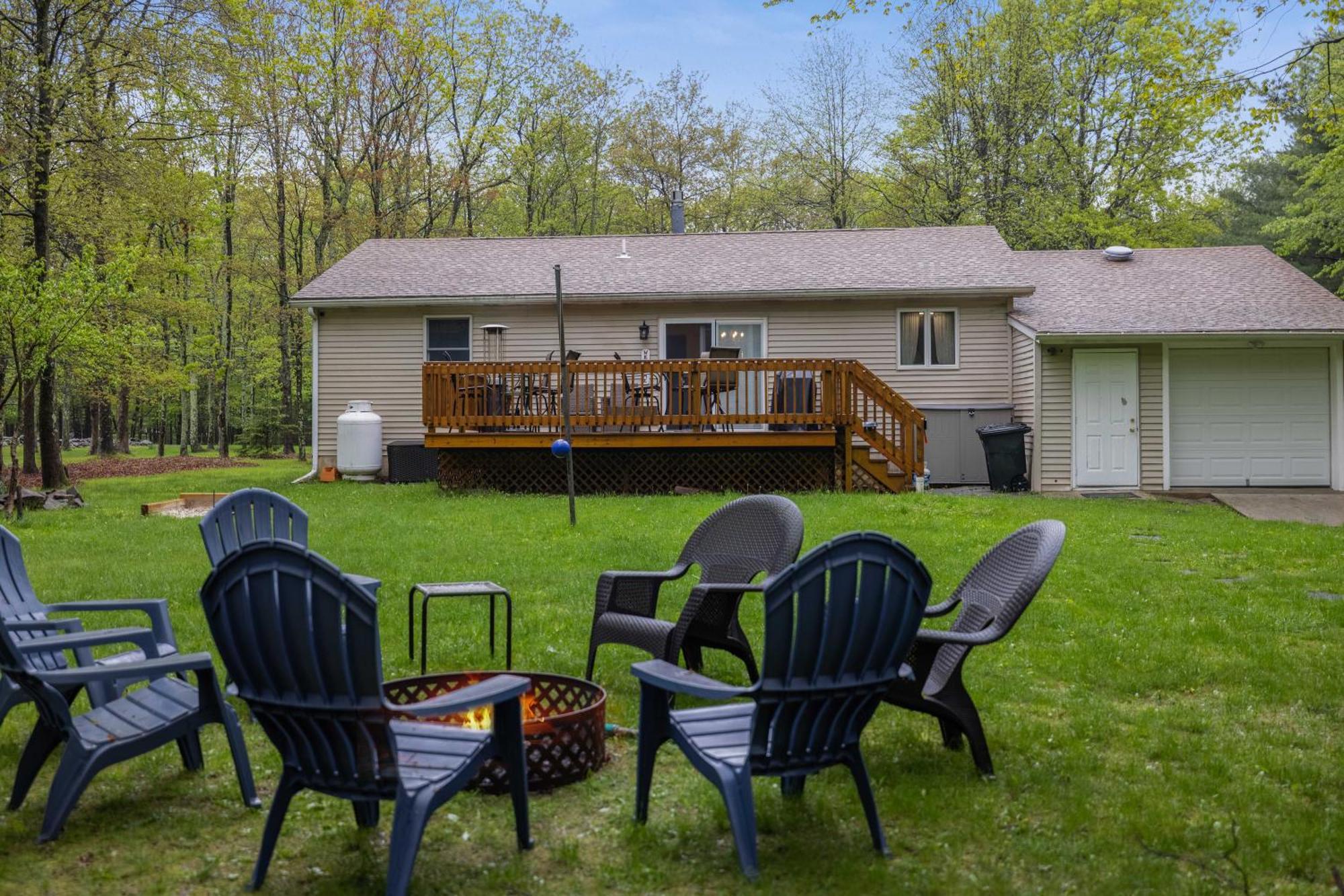 Serenity And Fun All In One In This Cozy Pocono Cabin Jim Thorpe Eksteriør billede